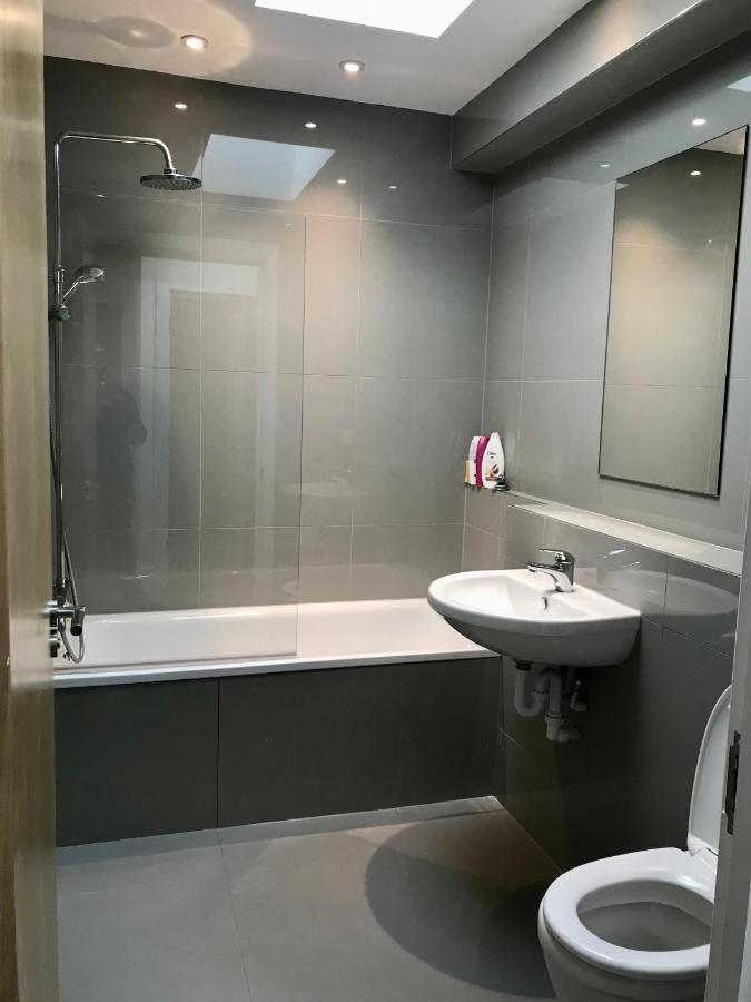 2 Bedroom 2 Bathroom Apartment 8 Including Free Parking Bromley Luaran gambar