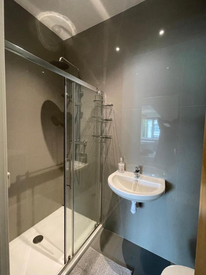 2 Bedroom 2 Bathroom Apartment 8 Including Free Parking Bromley Luaran gambar