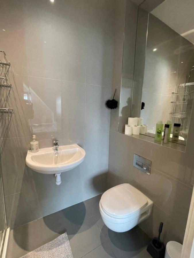 2 Bedroom 2 Bathroom Apartment 8 Including Free Parking Bromley Luaran gambar